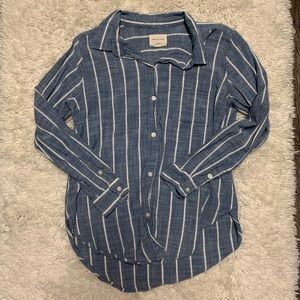 Women’s American Eagle Button Down Shirt